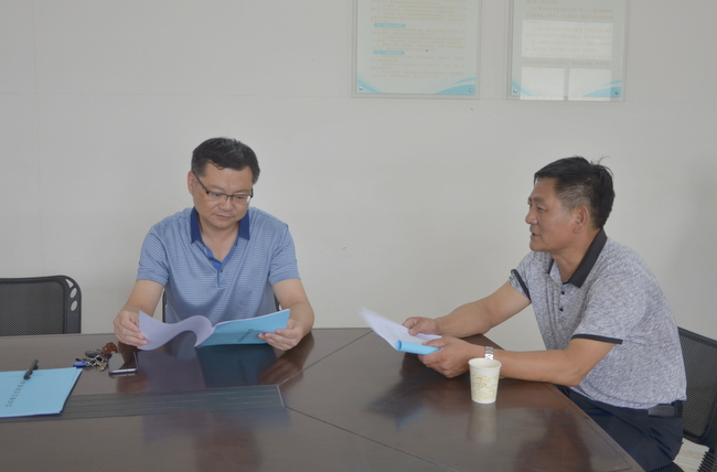 587985f550221188b88f7739ea32c254 ÖÜÊé¼ÇÌý´åίÈÏÕæÈË̸·öƶÕþ²ß.JPG